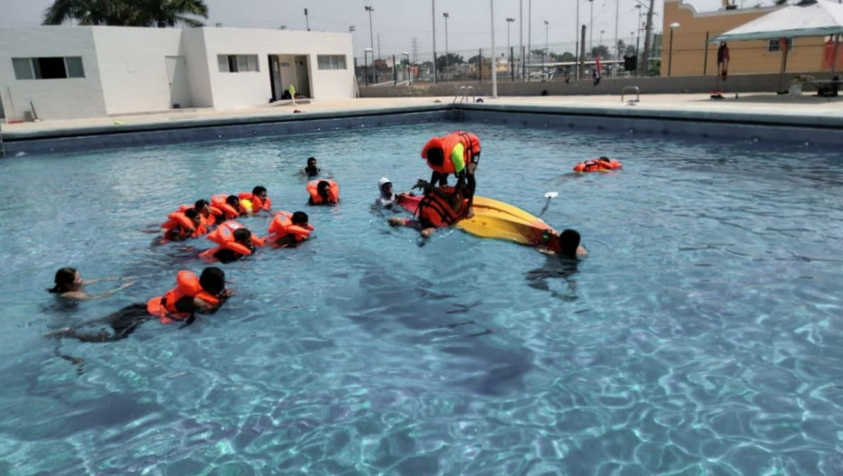 Entregan equipo a Guardavidas de Playa Miramar