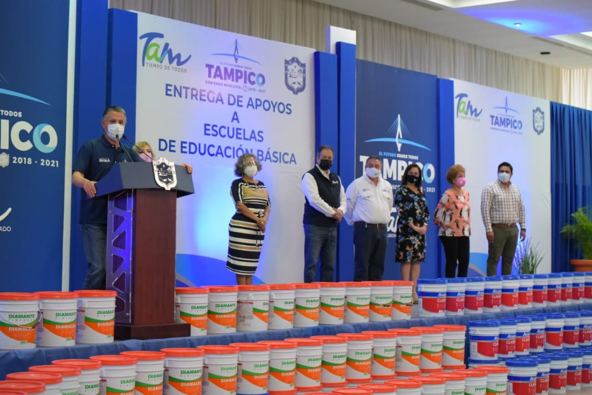 Entregan en Tampico material de mantenimiento preventivo a escuelas de educación básica