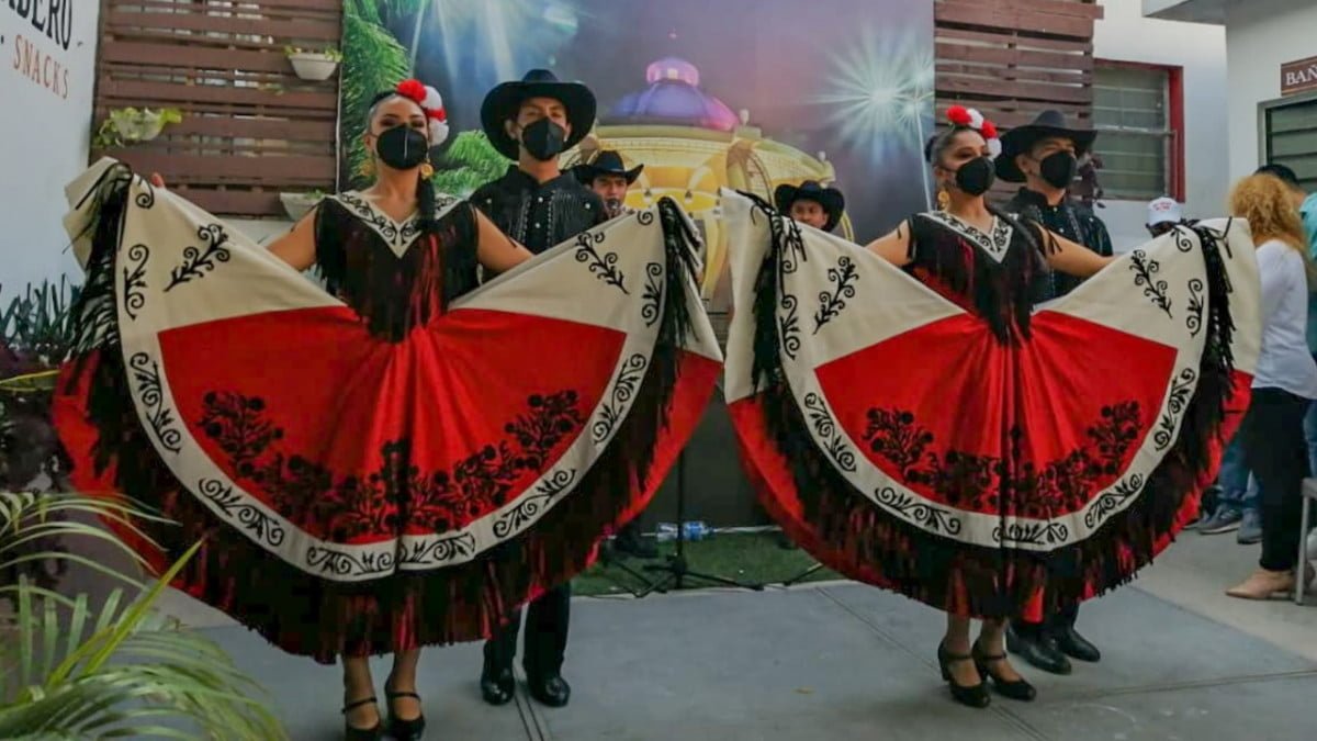 Maderenses disfrutan Tarde de Huapango