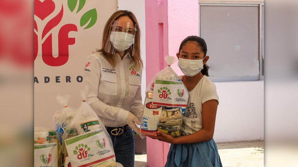 Presidenta del DIF Madero entrega apoyo alimentario a niños y niñas PANNARTI