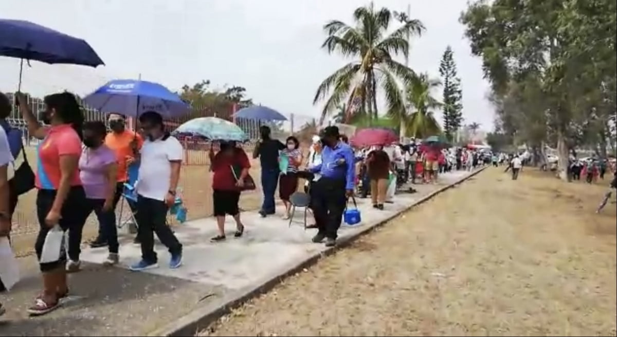 Drive thru en Tampico para vacuna anticovid un verdadero viacrusis; más de 16 horas esperando