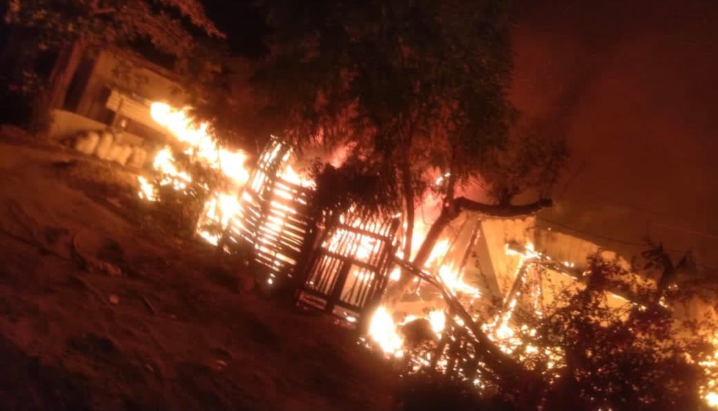 9 familias lo pierden todo tras fuerte incendio en Cd. Madero