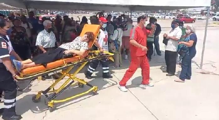 Con dos horas de retraso, comienza vacunación anticovid en Tampico y Madero; hubo abuelitos desmayados en la UAT