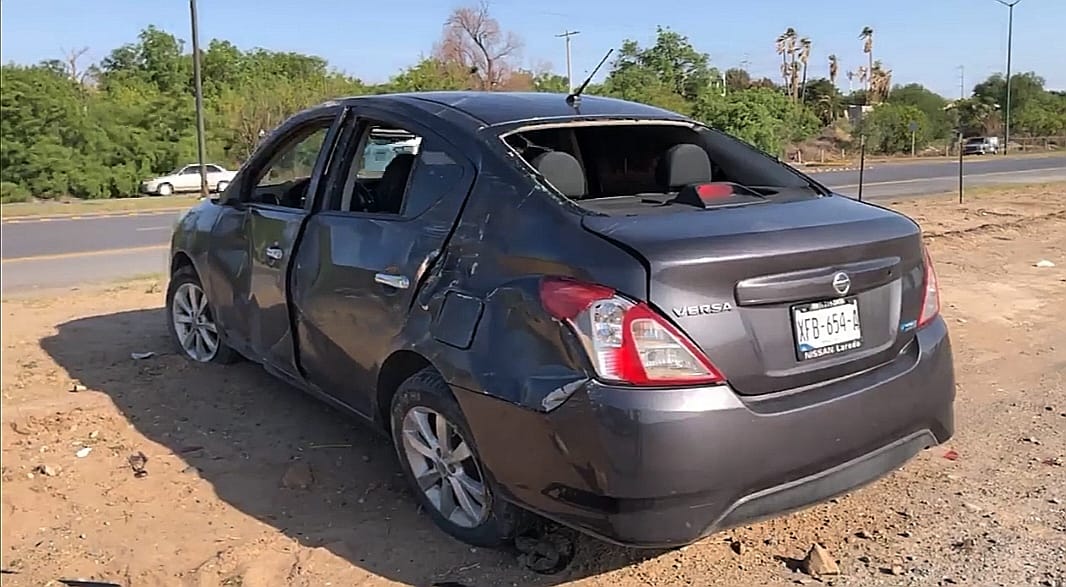 Vuelca sobre Boulevard en Nuevo Laredo y sale sin lesiones