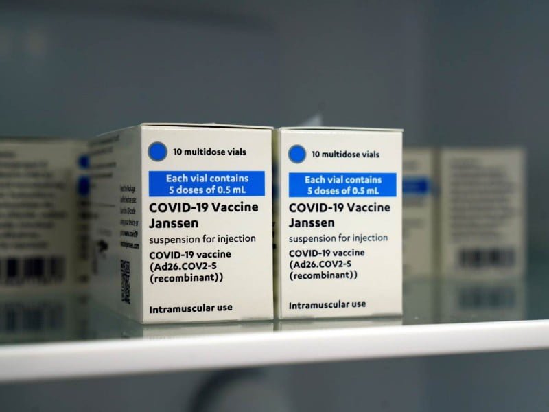 Suspende Bélgica vacuna covid de J&J a menores de 41 años tras muerte
