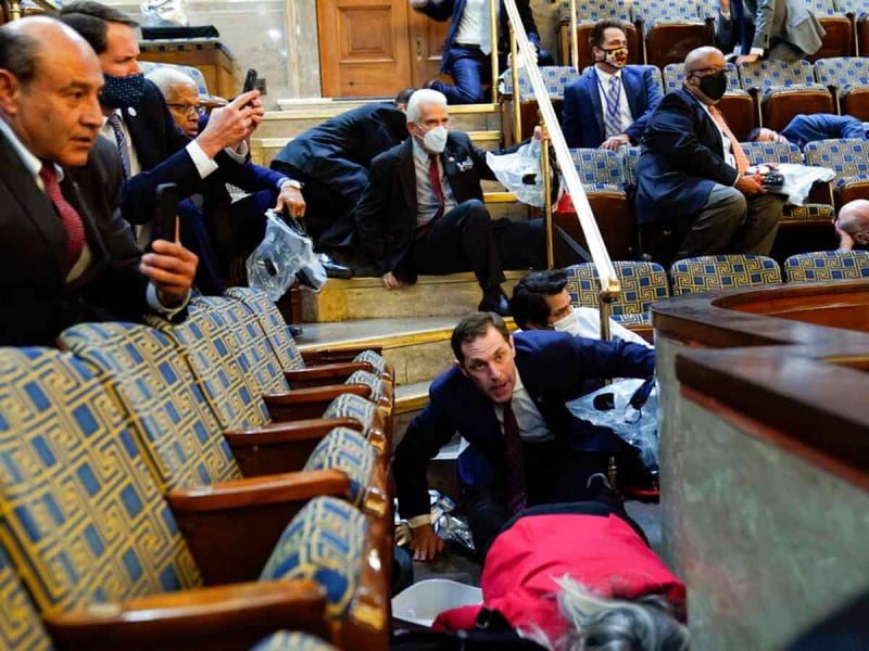 Republicanos se oponen a investigar asalto al Capitolio EU