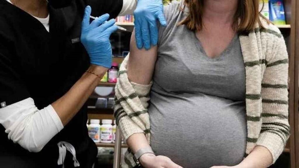 Aplican dos veces vacuna anticovid a mujer embarazada en Altamira, por «error».