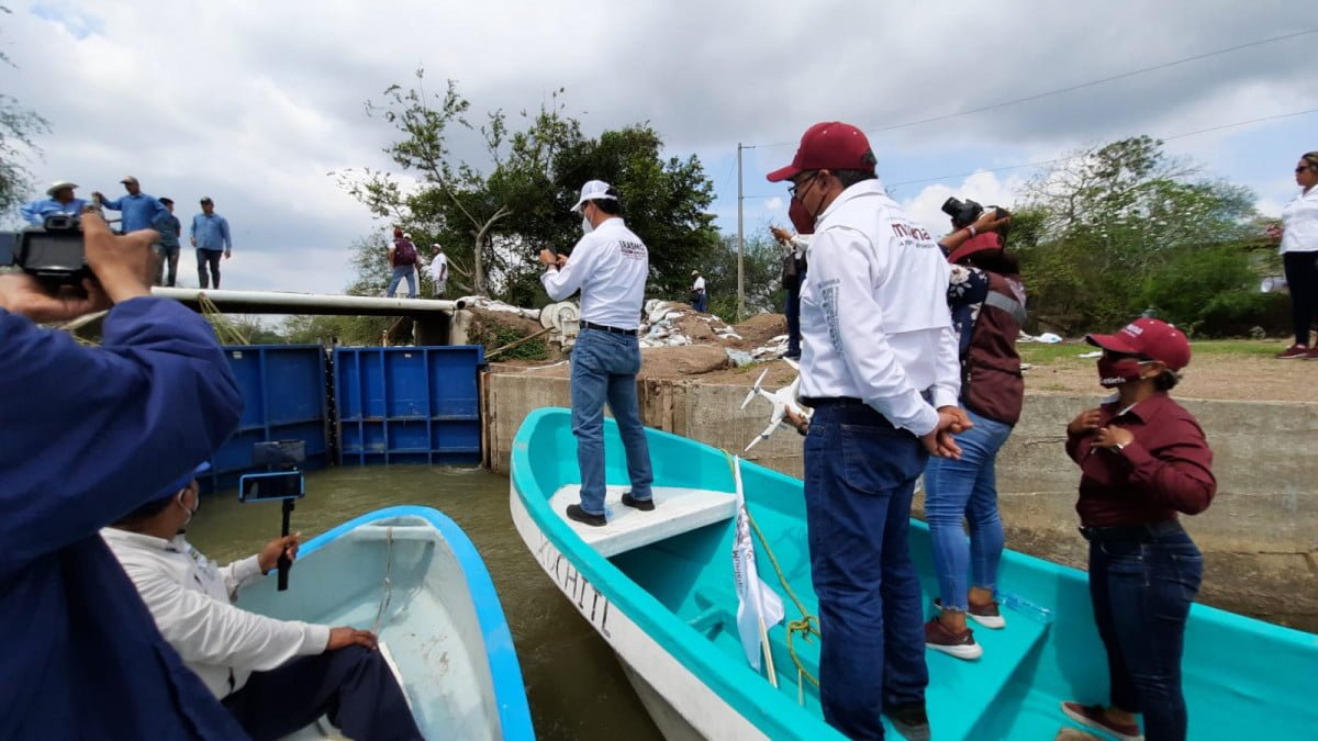 Armando Martínez Manríquez, candidato a la alcaldía por Morena-PT, recorre laguna de Champayán y margen del Tamesí