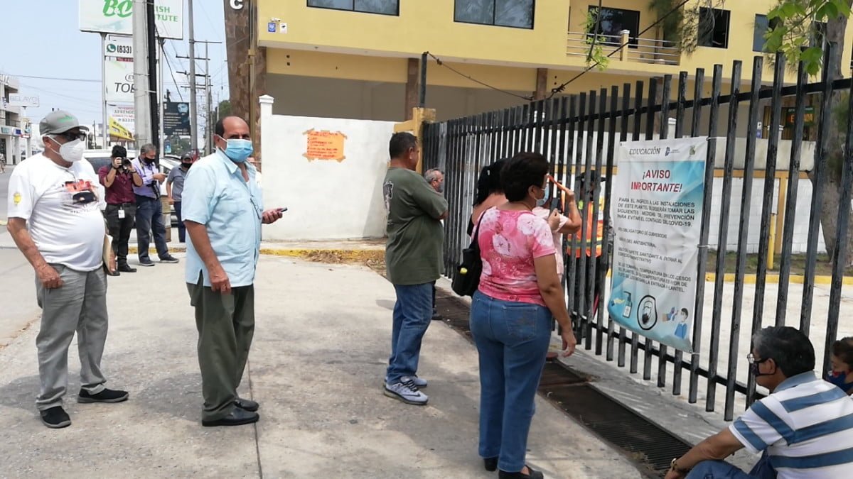 Inconformidad por retraso en llegada de vacunas a Cd Madero; abuelitos piden al gobierno federal cumplir con horario de vacunación
