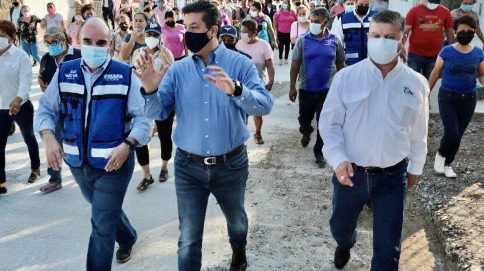 Reaparece gobernador García Cabeza de Vaca; recorre Ciudad Victoria en gira