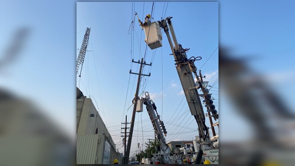 Restablece CFE 50% del servicio tras afectación por tormenta en Nuevo Laredo