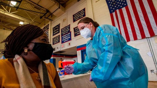 Estados Unidos alcanza las 599 mil 768 muertes por COVID-19