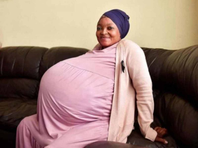 Mujer africana que se viralizó, «NO» dio a luz a 10 bebés