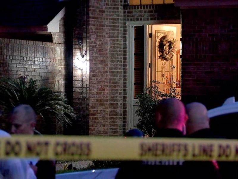 Padre balea a hombre que se masturbaba frente a la ventana de su hija