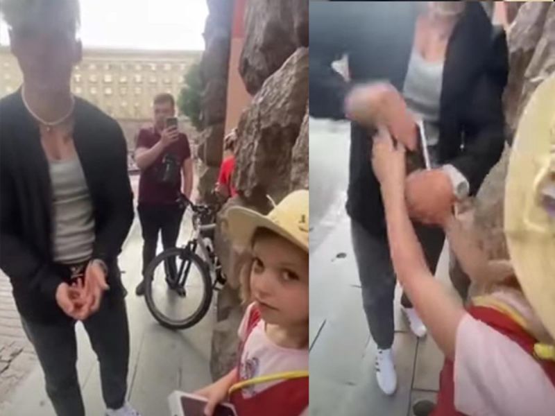 Influencer se graba regalando iPhone a niña; se lo quita al terminar video