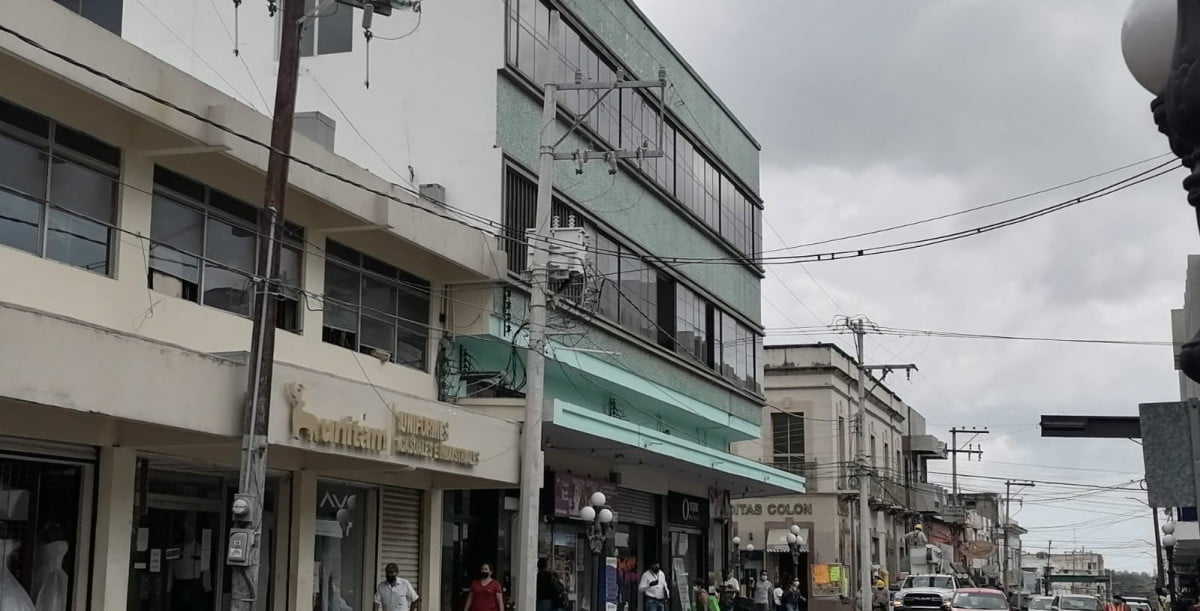 Explosión de transformador en centro de Tampico deja a una mujer lesionada
