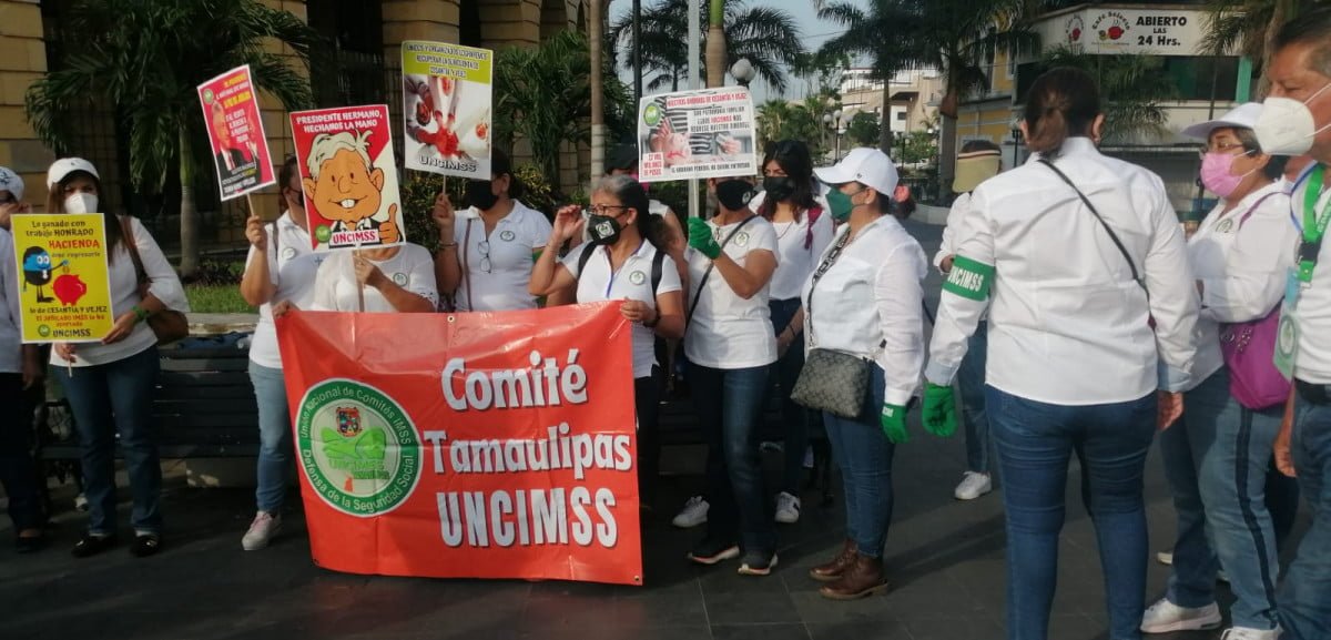 Jubilados y pensionados del IMSS exigen la entrega de sus ahorros de cesantía y vejez