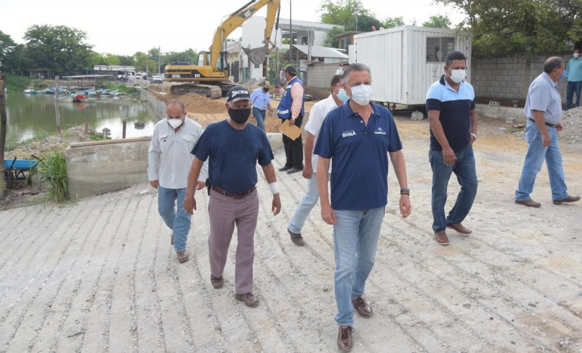Supervisa Chucho Nader Construcción de Muelle en el Canal de Tancol
