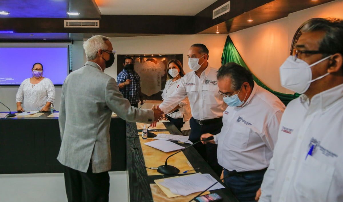 Directores municipales rinden protesta en Gobierno de Adrián Oseguera