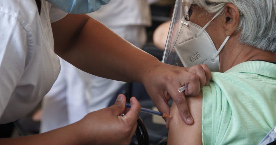 Confirman la muerte de 36 personas que ya tenían vacuna anti COVID, en Hidalgo