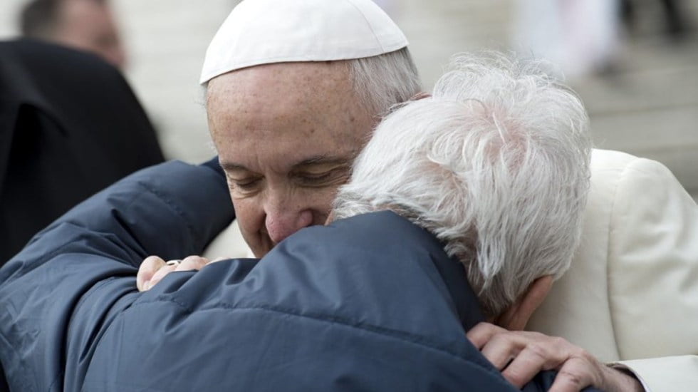 Papa Francisco lanza mensaje de aliento por la soledad de ancianos durante pandemia