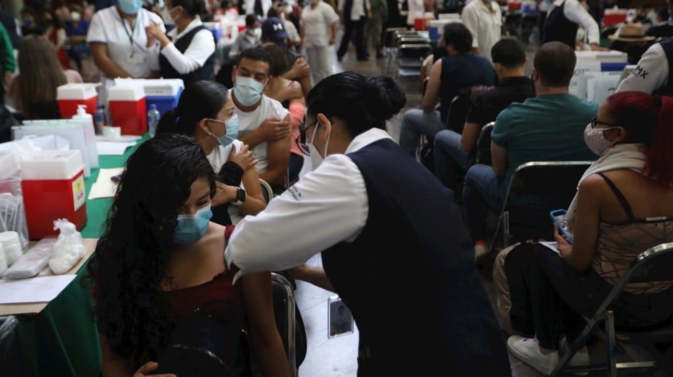 La Secretaría de Salud libera registro para vacuna contra COVID-19 a mayores de 30 años