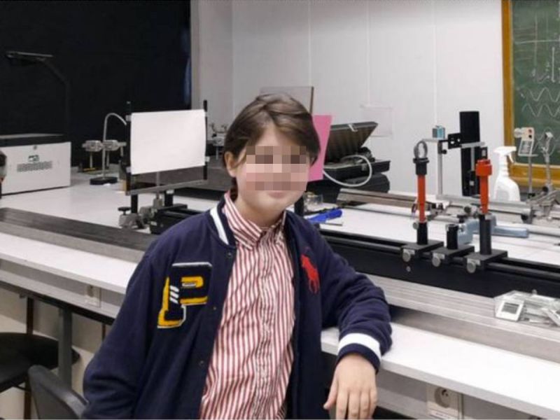 Niño de 11 años se gradúa como físico en solo nueve meses