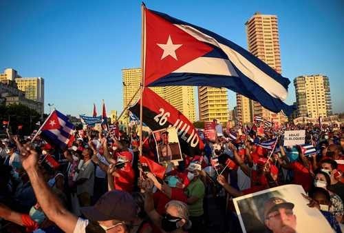 Gobierno de Biden inicia titubeante cambio en su política hacia Cuba
