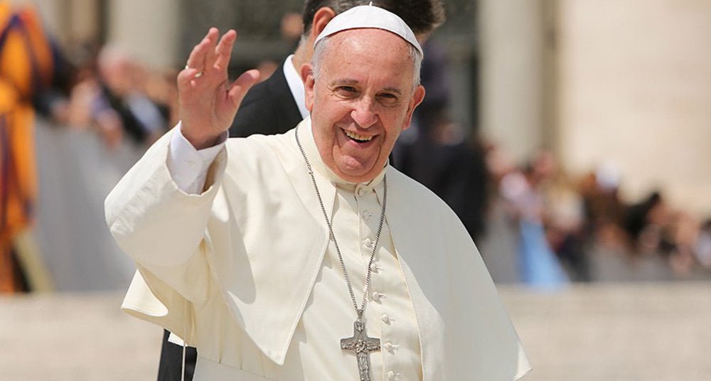 Papa Francisco permanecerá una semana en el hospital