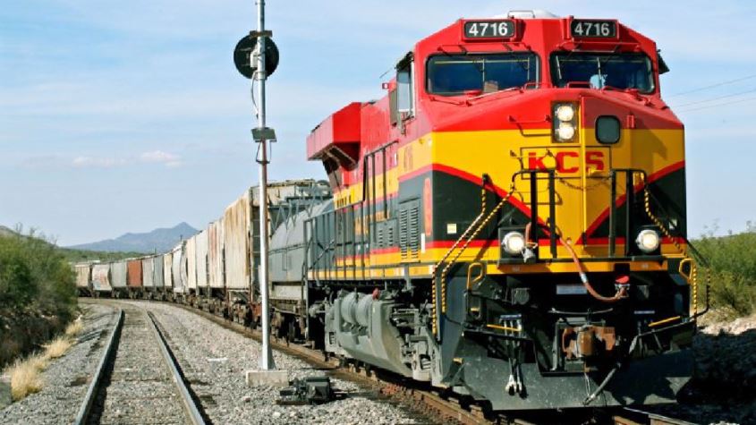 14 trenes varados por bloqueos ferroviarios en Michoacán 