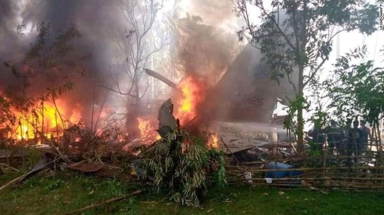 Sube a 50 la cifra de muertos por accidente de avión militar en Filipinas