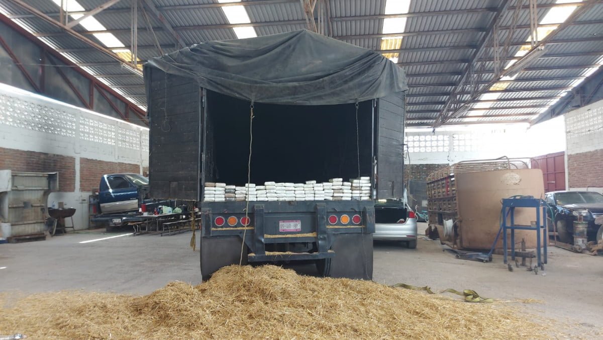 Aseguran en bodega de Reynosa camión con 114 kilos de droga