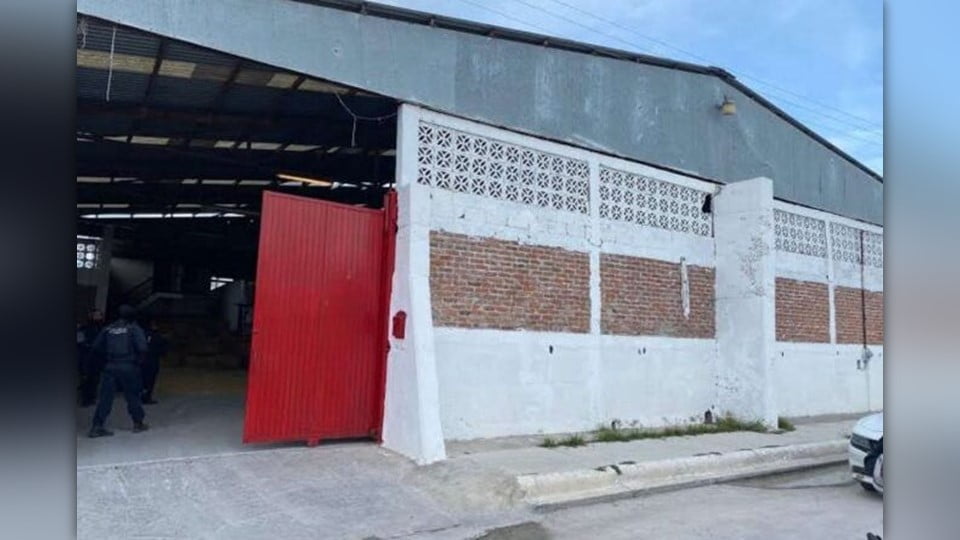 Aseguran bodega con más de 100 kilos de droga y vehículos