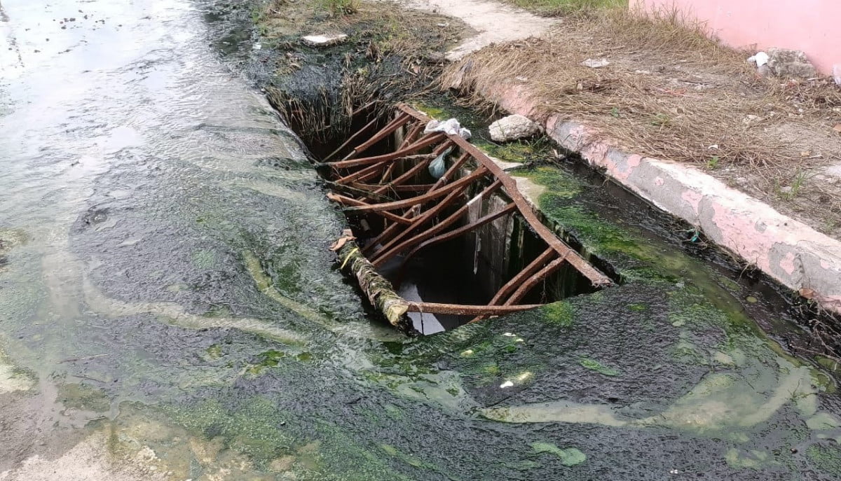 Vecinos en Altamira amenazan con plantón en COMAPA por escurrimientos de aguas negras 