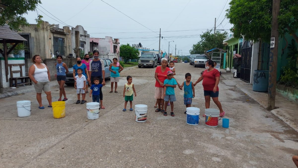 Vecinos de Altamira, protestan y amenazan con bloquear instalaciones de COMAPA 