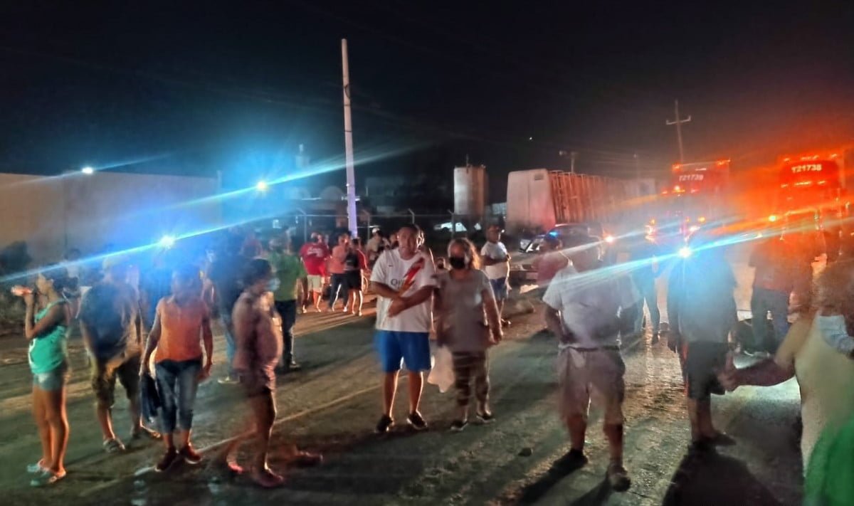 Vecinos de Altamira bloquean calles principales, hartos de cortes de CFE