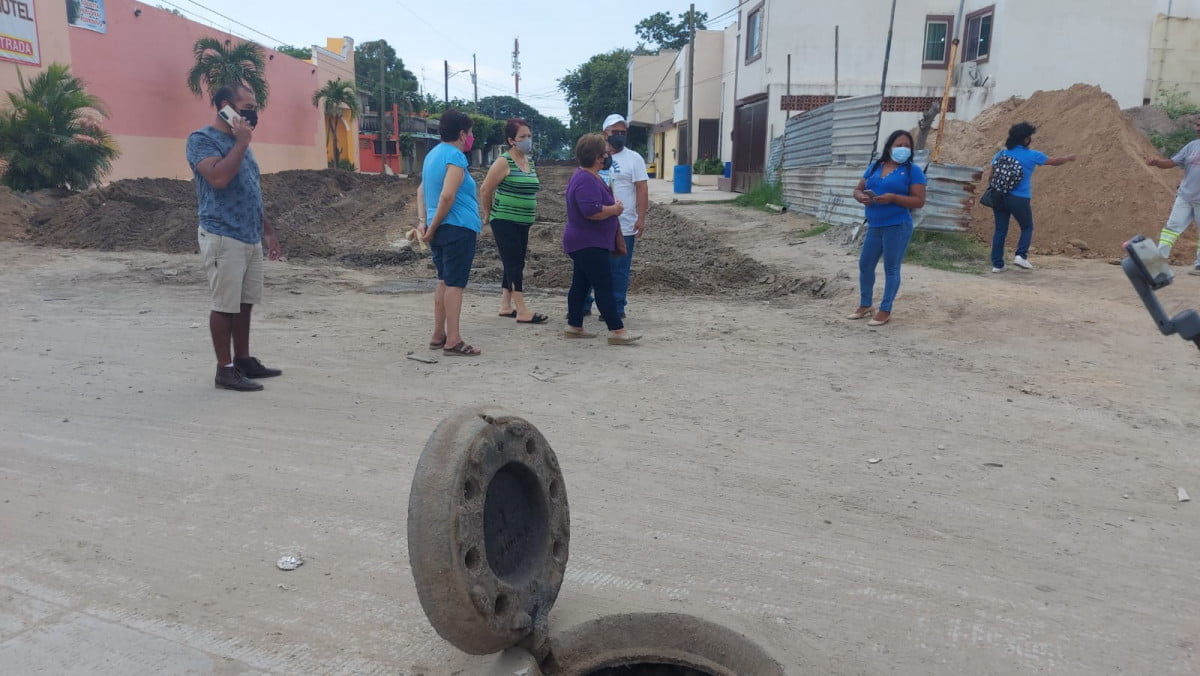 Condones azolvan red de drenaje en una colonia de Ciudad Madero ; vecinos están hartos