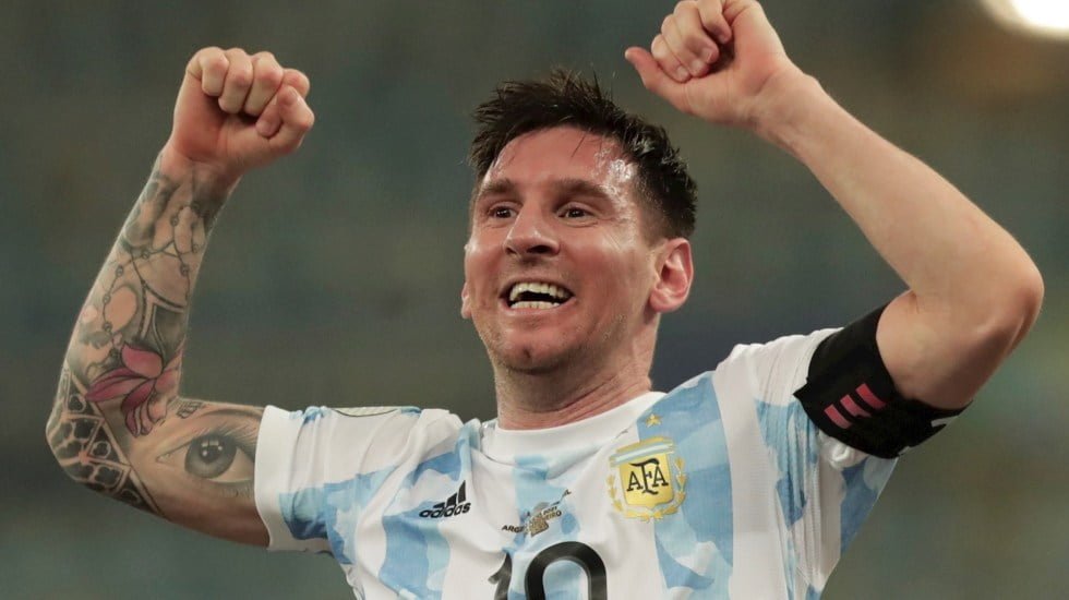 Messi dedica triunfo a Maradona: “seguro nos apoyó desde donde esté”