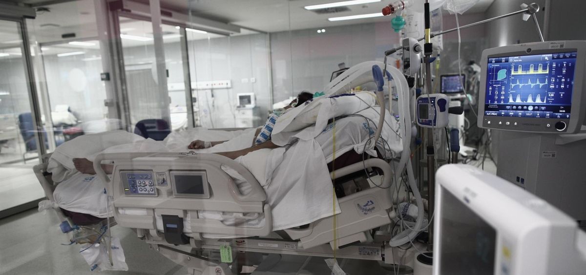 Arrestan a sospechosos por vender camas en hospitales a pacientes graves de covid en Perú