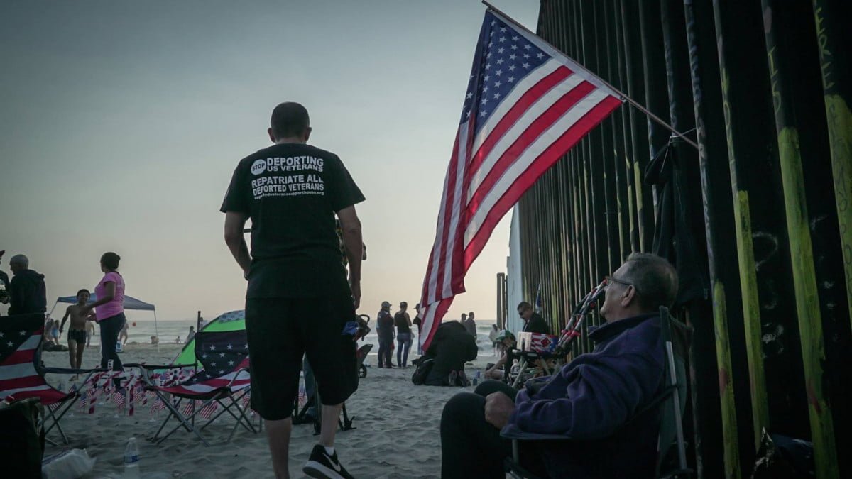 Veteranos de guerra mexicanos deportados esperan regresar a EE.UU. con Biden