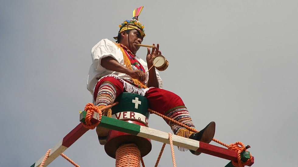 Voladores de Papantla denuncian a Arath de la Torre y Moneyman