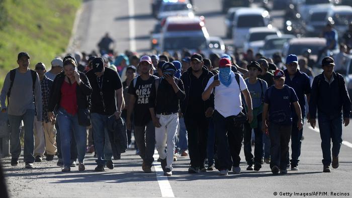 Trasladan a migrantes deportados de EE.UU. a frontera México-Guatemala