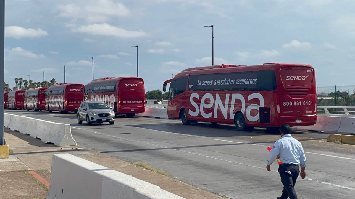 Se vacunan primeros mil regios contra Covid 19 en el puente 2
