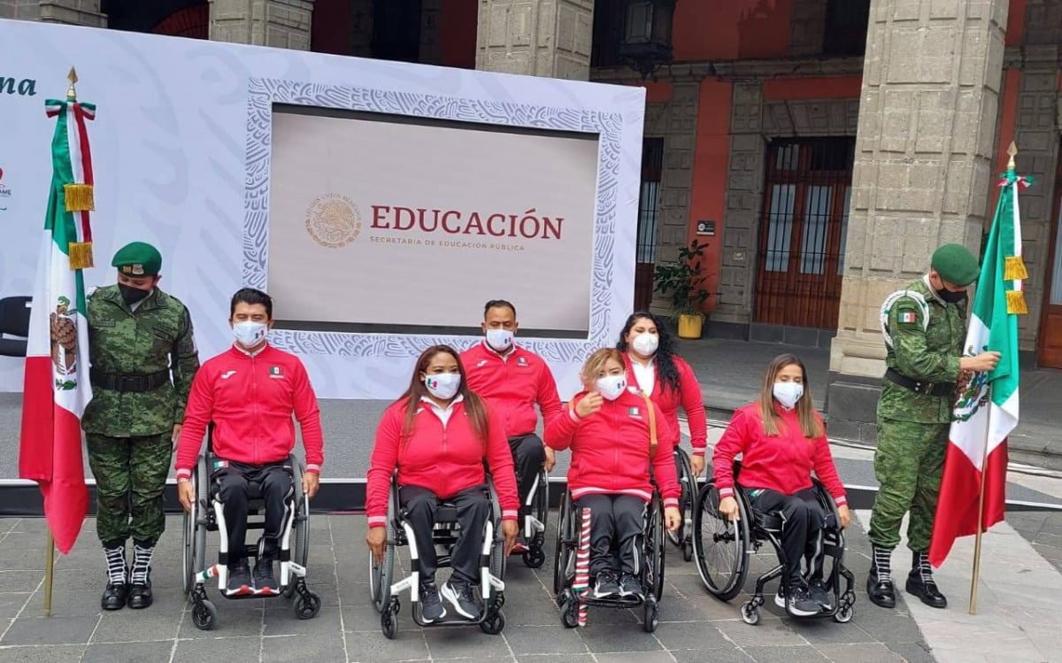 AMLO abanderó a delegación que participara en Juegos Paralimpicos