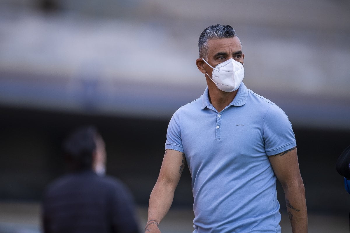 Héctor Altamirano dejó de ser técnico de Gallos de Querétaro