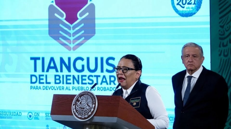 Anuncia AMLO los Tianguis del Bienestar, entrega de artículos decomisados a los municipios más pobres del país