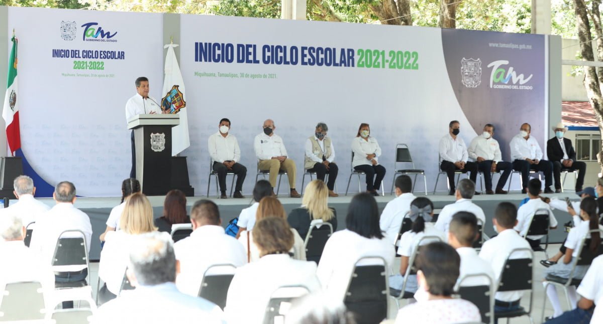 Llama Gobernador a mantener medidas sanitarias en escuelas que regresaron a clases