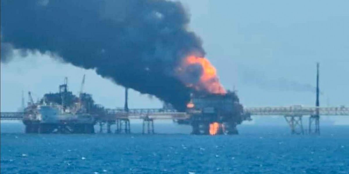 Incendio en plataforma de Pemex en Campeche deja un muerto y 5 trabajadores desaparecidos