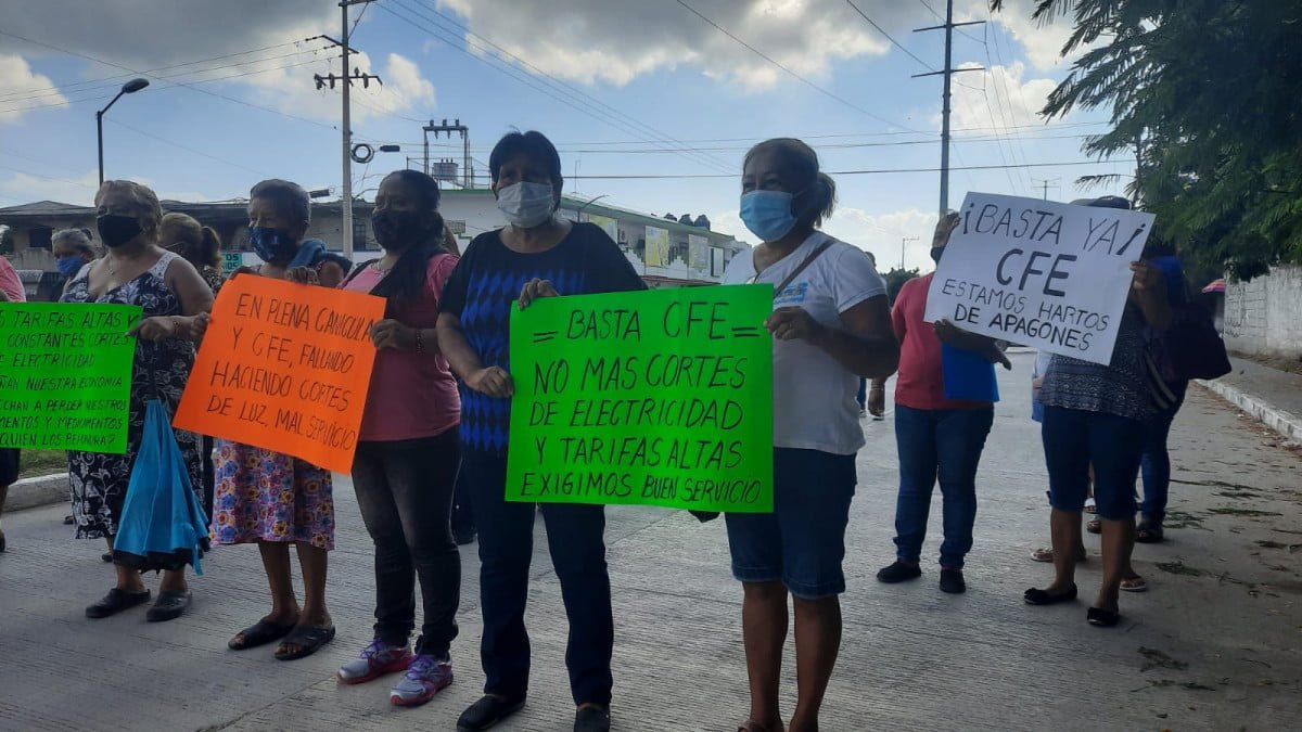 Protestas vecinos de la Borreguera en Tampico, le exigen a la CFE no más cortes de electricidad
