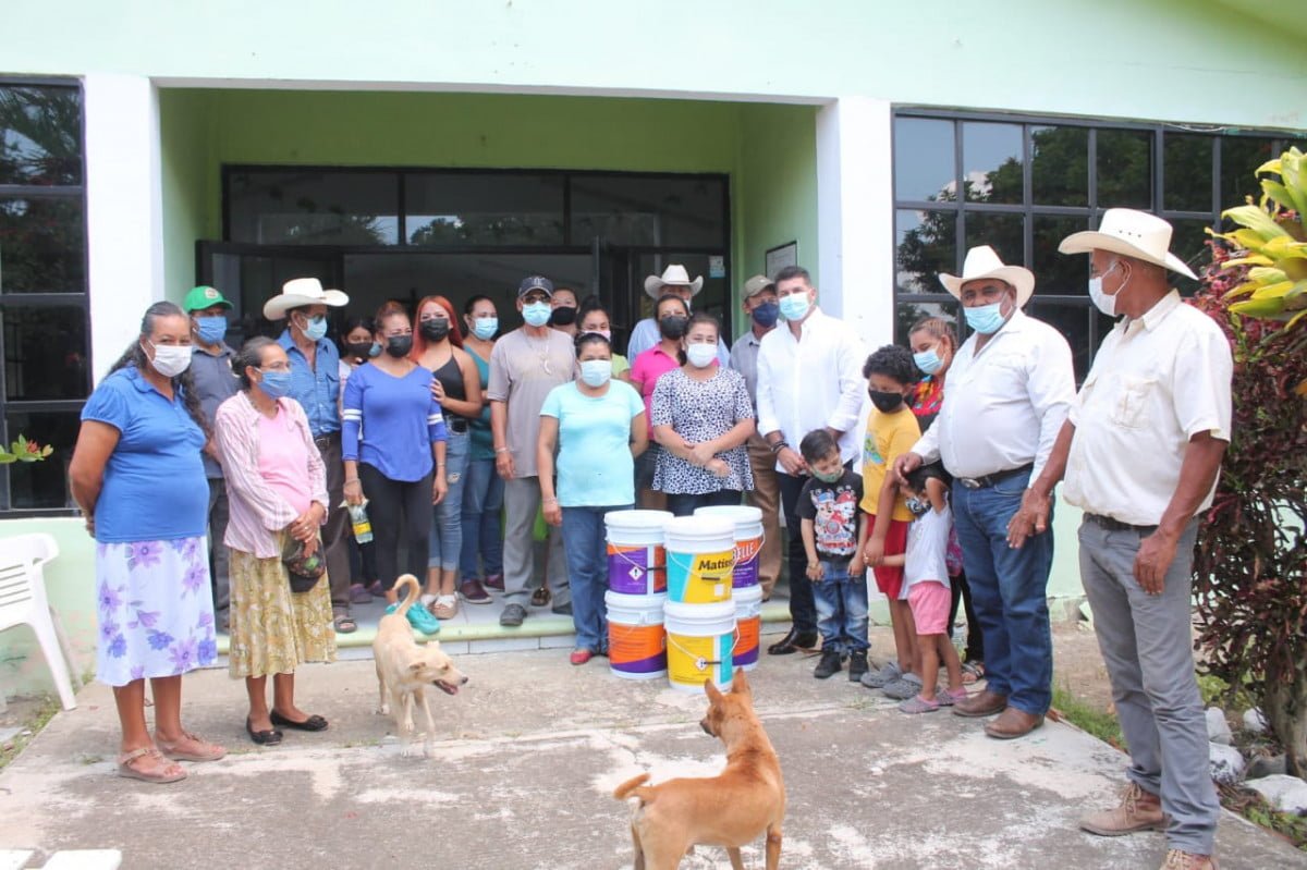 Lleva MGO apoyo a iglesia en comunidad rural.